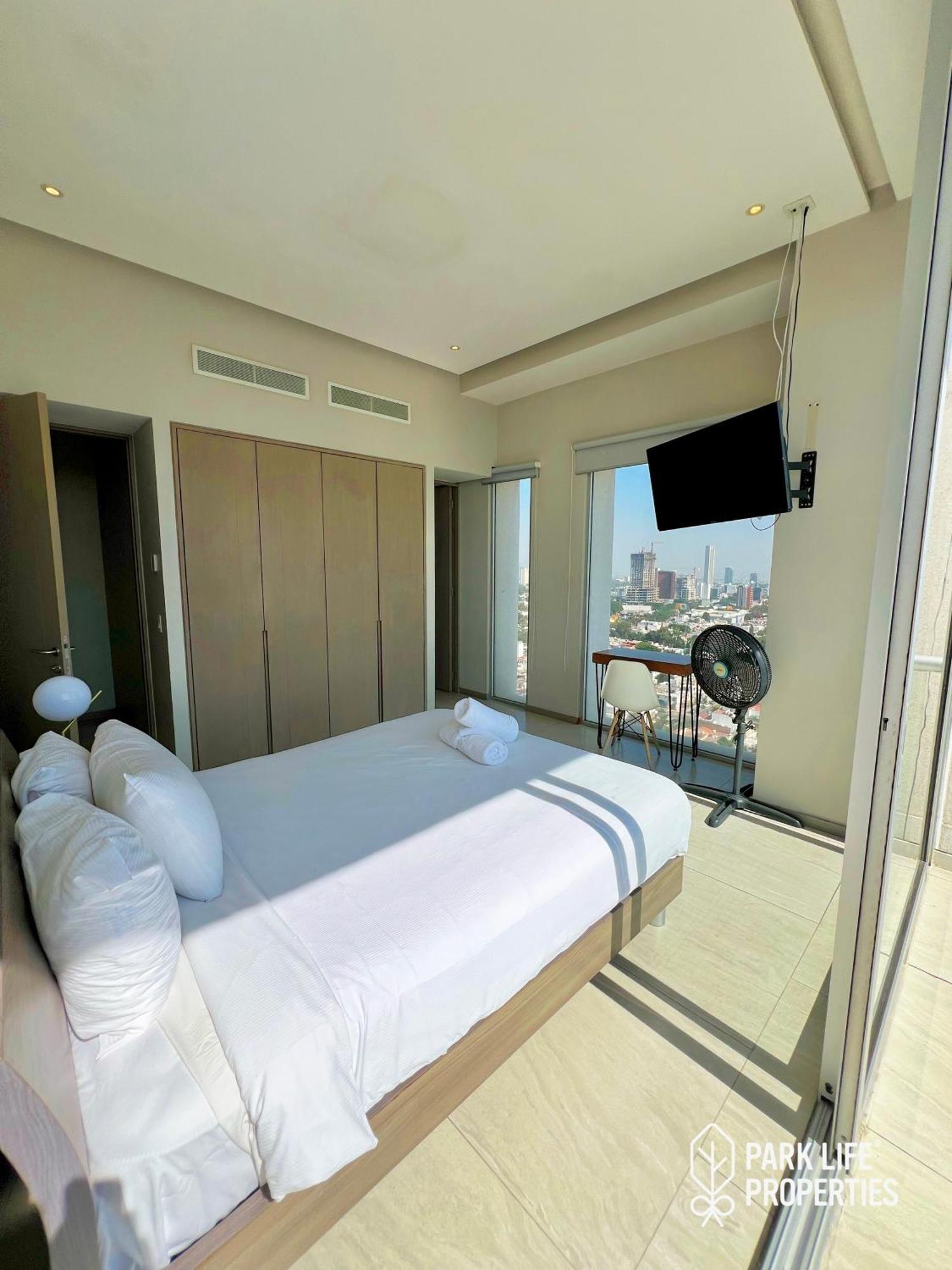 Park Life Guadalajara Aparthotel Екстериор снимка