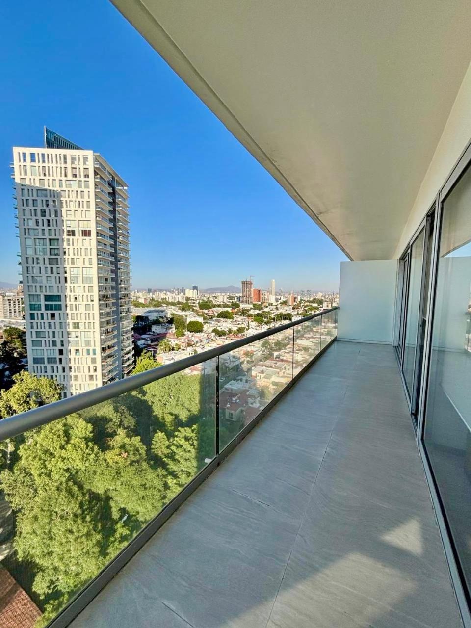 Park Life Guadalajara Aparthotel Екстериор снимка